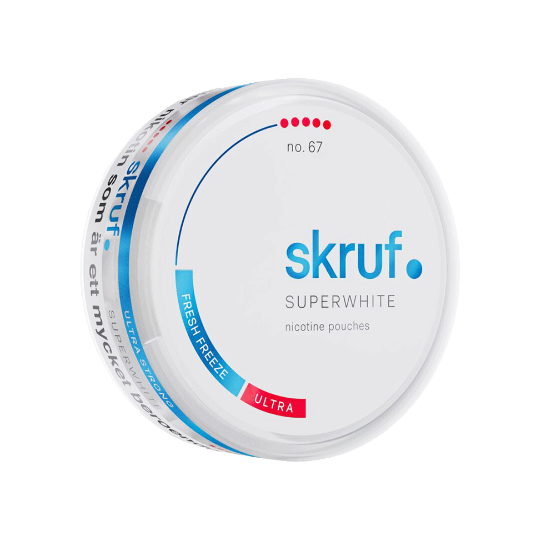 Detail close-up of the Skruf Fresh Freeze Ultra Slim can featuring a circular design in white, blue, and red.
